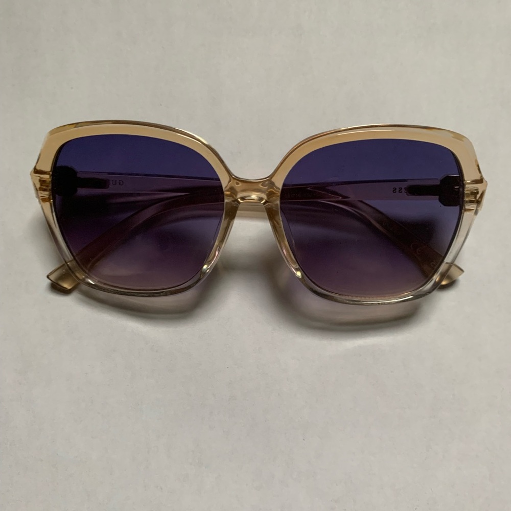Guess GF 0425 Sunglasses with Purple Gradient Lenses
